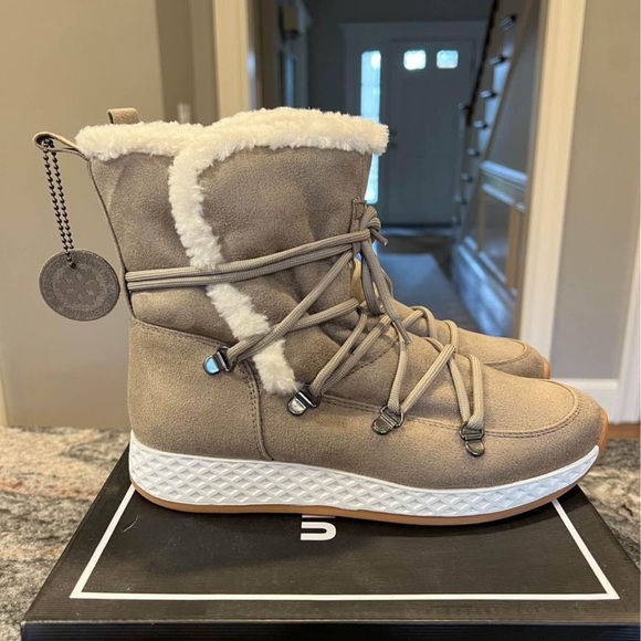 J/slides boot size 8 - Picture 2 of 10